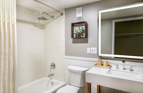 North Ocean City Hotel | Beachfront Retreat - 2 Family-Ready Rooms with Stunning Ocean Views