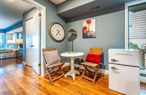 Gold Coast Condo | Beachfront, sleeps 13 4BR/2.5BA Condo w/Ocean Access