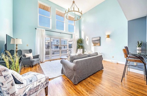 Gold Coast Condo | Beachfront, sleeps 13 4BR/2.5BA Condo w/Ocean Access