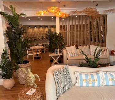 Ocean Grove Hotel | Beachliner Hotel