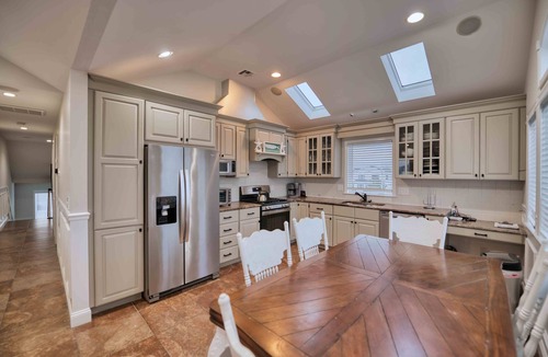 Surf City House | Beachside 8BR 1 Block from Ocean