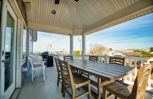Surf City House | Beachside 8BR 1 Block from Ocean