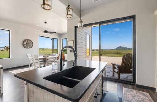 Sturgis House | Bear Butte Luxury Retreat Hot Tub Stunning Views