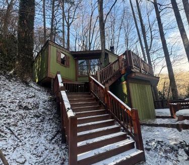 Mill Ridge House | Bear Lodge Inn - Banner Elk Peaceful & Cozy Cabin Retreat