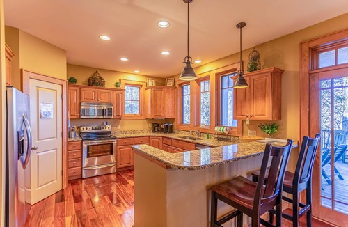 Foscoe House | Bearfoot Lodge at Echota Resort - Pool, Gym, Fishing Access, Private hot tub