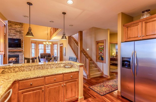 Foscoe House | Bearfoot Lodge at Echota Resort - Pool, Gym, Fishing Access, Private hot tub