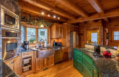 Foscoe House | Beary Relaxing Cabin - Big views, two kitchens, hot tub, game table