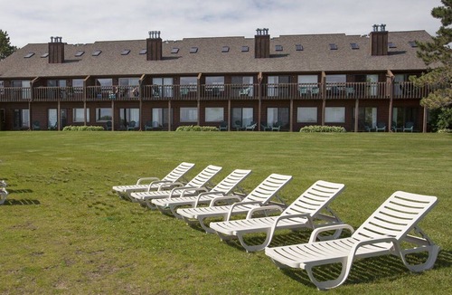 Breezy Point Apartment | Beautiful 1 bedroom unit at resort, sleeps 4