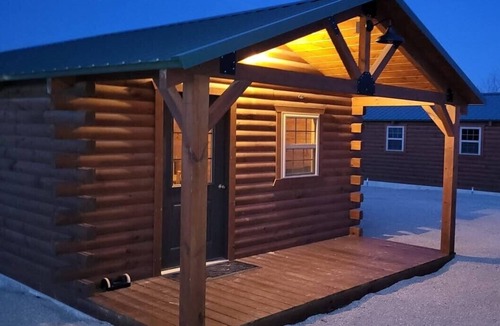 Ray County Cabin | Beautiful 1-bedroom Cabin #3 with AC overlooking swim pond