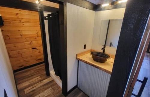 Ray County Cabin | Beautiful 1-bedroom Cabin #4 with AC overlooking swim pond