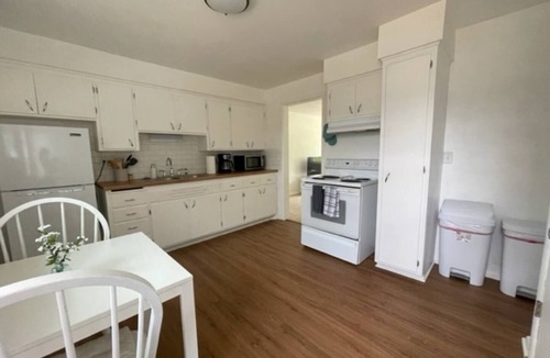 Monona Apartment | Beautiful 2-Bedroom Apartment in Madison