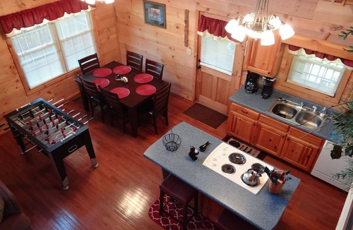Sevierville Cabin | Beautiful 2 Bedroom Cabin No Steep Roads Some Mountain View Large Yard
