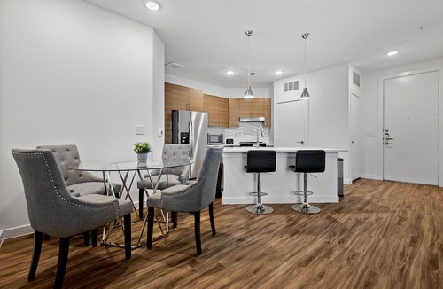 Riverside Apartment | Beautiful 2BR in Riverside a655