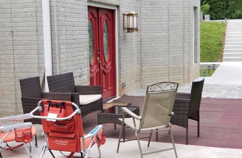Darnestown Villa | Beautiful 2BR Walkout Fenced & Gated Villa, 5 Onsite parking, 2+acres