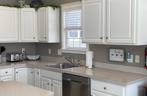 Gold Coast Condo | Beautiful 2nd Floor Condo - One Block to Beach