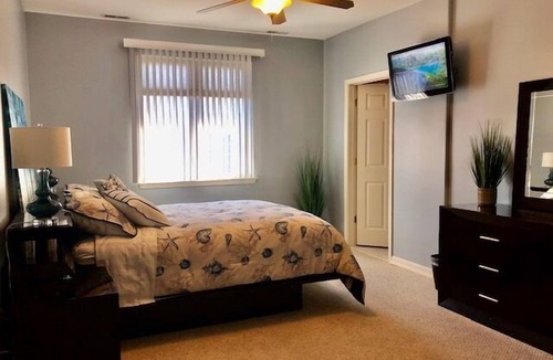 Wildwood Crest Condo | Beautiful 3 bedroom, 2 bath condo with pool in Wildwood Crest!