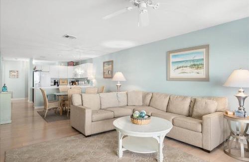 Heron Harbour Isle House | Beautiful 3 Bedroom Condo with Bay Views, Indoor and Outdoor Pools!