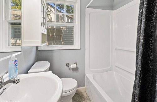 Beaverdale House | Beautiful 3-bedroom house with AC in adorable Des Moines