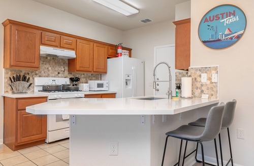 Austin House | Beautiful 3 King Beds BackYard FireTV Spacious