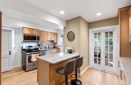 Del Ray House | Beautiful 3BR 2BA Colonial House by CozySuites