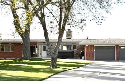 Watertown House | Beautiful 5-bedroom house on Lake Kampeska between 2 golf courses!