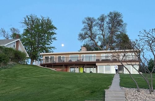 Watertown House | Beautiful 5-bedroom house on Lake Kampeska between 2 golf courses!