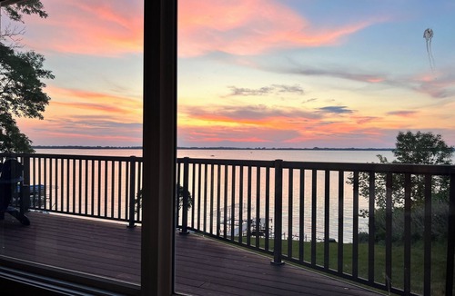 Watertown House | Beautiful 5-bedroom house on Lake Kampeska between 2 golf courses!