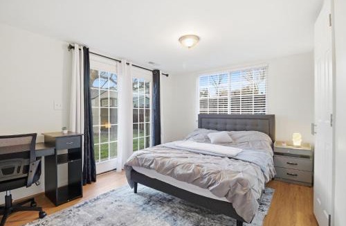 High View Park House | Beautiful Arlington Comfort Rooms Near Metro Private Rooms in Shared Home