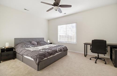 High View Park House | Beautiful Arlington Comfort Rooms Near Metro Private Rooms in Shared Home