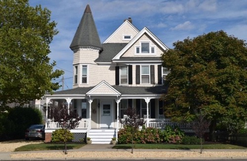 Avon House | Beautiful Bay Head Spring/Summer Getaway with Private Pool one block from Ocean