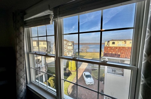 Ventnor City House | Beautiful Bay Home By Everything
