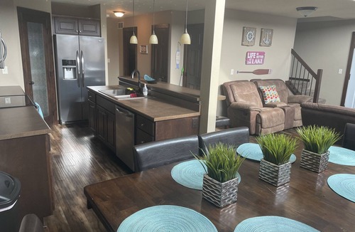 Arnolds Park Cabin | Beautiful Bridges Bay Cabin w 3BD + Loft, 2.5Bath, 1717 sq ft, 6 daily waterpark