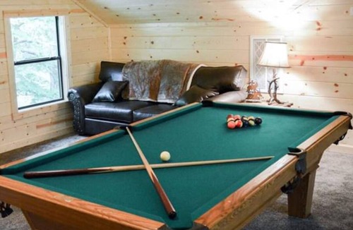 Dry Creek Cabin | beautiful cabin in the woods with view of lake Tenkiller