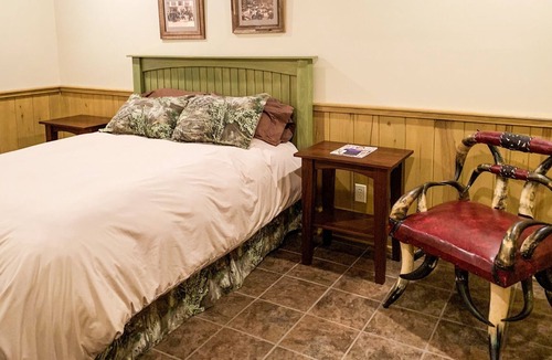 Edgefield Cabin | Beautiful Cabin with scenic views for Corporate Events & Family Vacations