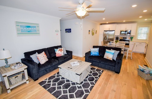 North End Condo | Beautiful Condo, 10 houses from beach/boardwalk, AMAZING BEDS!