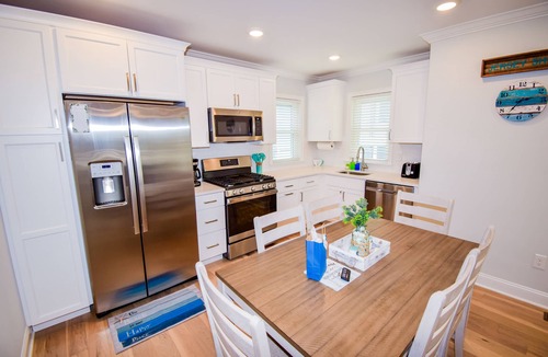North End Condo | Beautiful Condo, 10 houses from beach/boardwalk, AMAZING BEDS!