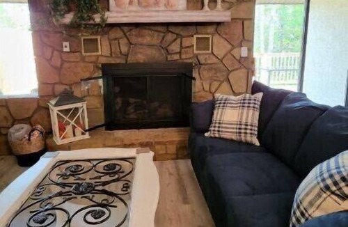 Caton Cottage | Beautiful cottage perfect for the family vacation!