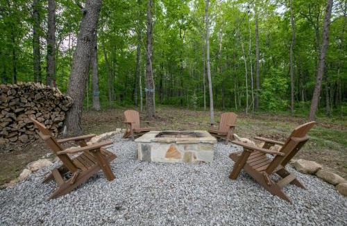 Tracy City House | Beautiful Cottage with Nice Forest Sights in Tracy City, Tennessee