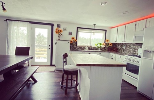 Custer House | Beautiful countryside with 6 Bdrm with central air, next to Custer State Park