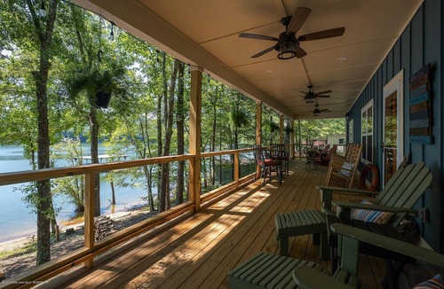Crane Hill Cabin | Beautiful, cozy cabin on Smith Lake!