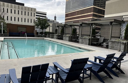 SoNo Apartment | Beautiful Cozy High Rise DwnTwn ATL