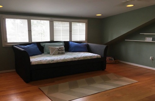 Eastport House | Beautiful Eastport Home walking distance to downtown and USNA. Includes parking