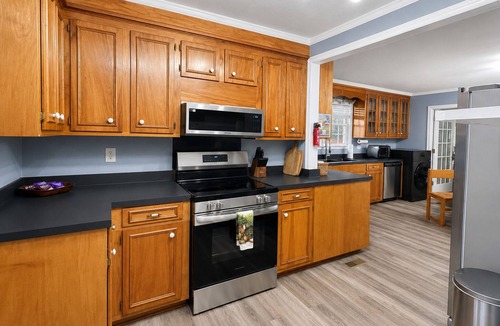 Sumter House | Beautiful Escape-Sleeps 12-Patio-Games-Relax