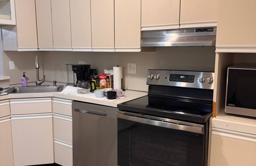 Stone Tavern Condo | Beautiful, fully updated, serene, cozy, spacious 2b2b, sleeps 6 in East Windsor!