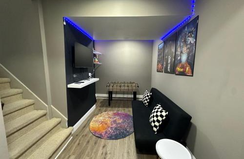 New Century House | Beautiful Gardner Home Sleeps 10 Game Room Central location