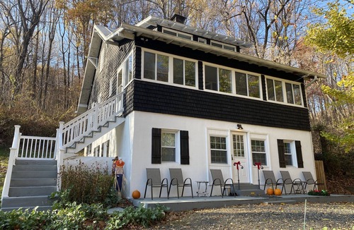 Linden House | Beautiful historic 1916 Farmhouse and Country Home in the Blue Ridge Mountains