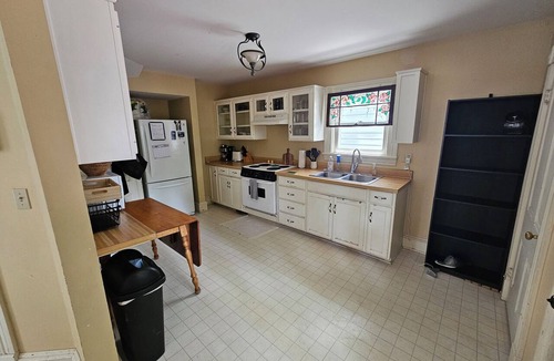 Atchison House | Beautiful Historic 2-bedroom house with AC in charming Atchison, near college