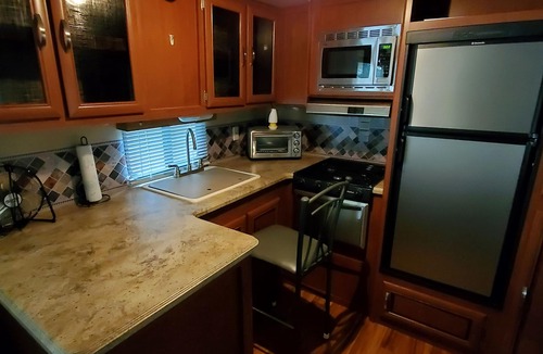 Darwin House | Beautiful Home on Lake Washington - Pontoon Included with Rental!