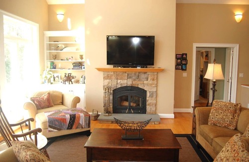 Epping Forest House | Beautiful home w/elevator going to every floor. This house is accessible to all.