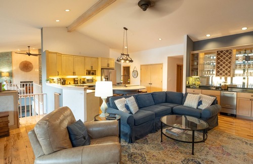 Waleska House | Beautiful Lakefront Home on Lake Arrowhead/2 full kitchens, 2 primary bedrooms